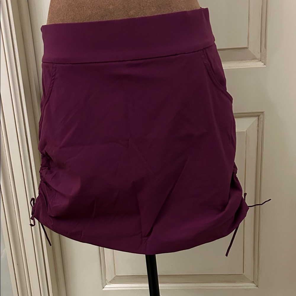 Columbia Maroon Athletic Skort with Side Ruching New no tag